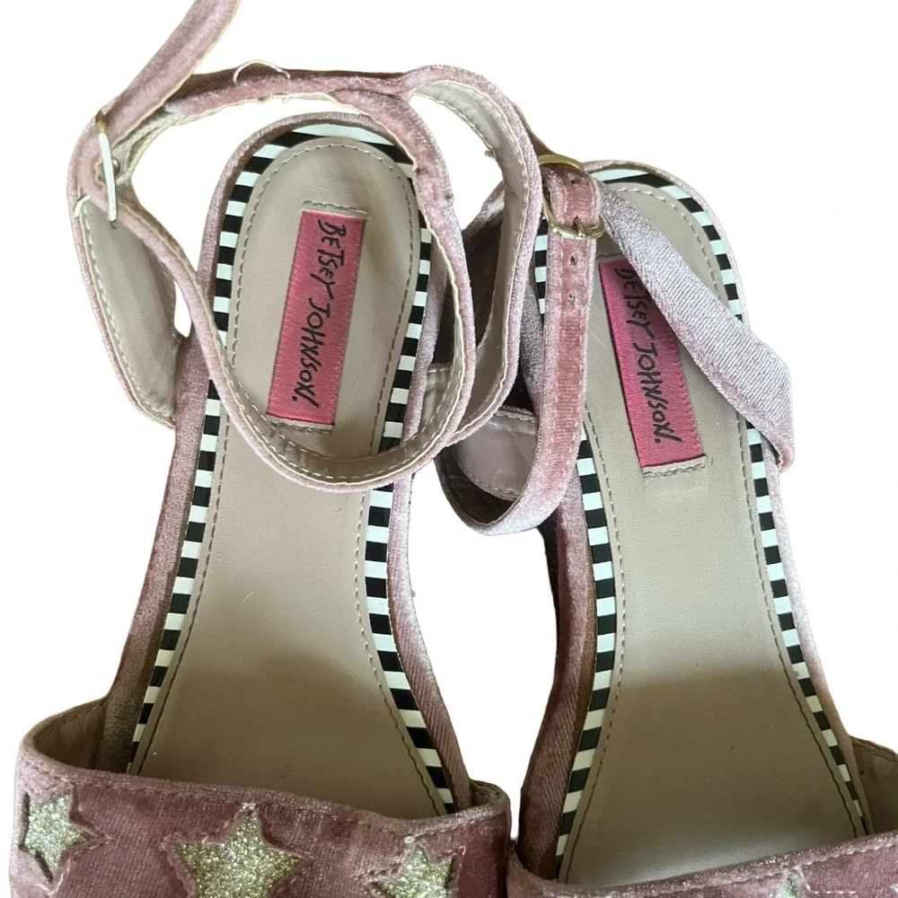 Betsey Johnson 5 Kenna Velvet Sparkle Sandals Stars Straps Boho Pink‎ Heel Wedge